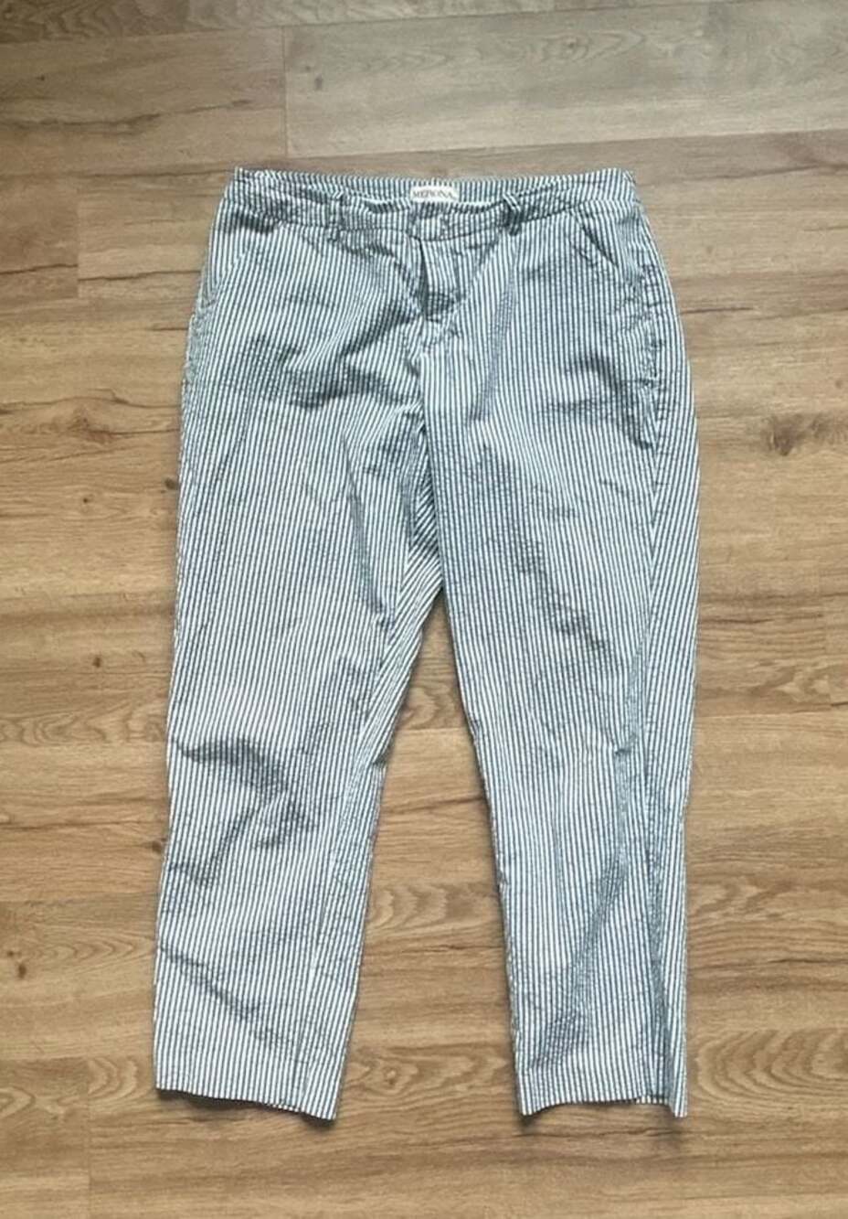 Merona Women's Classic Fit Striped Seersucker Cropped Pants Size 12